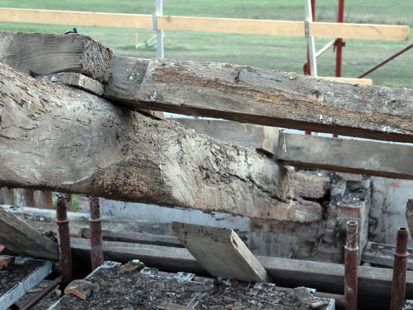 Prezzi-rinforzo-e-risanamento-solaio-in-legno-carpi