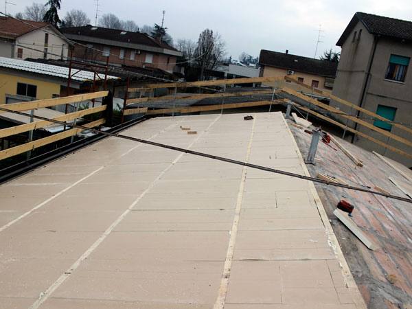 Rivestimento-in-lastre-metalliche-carpi